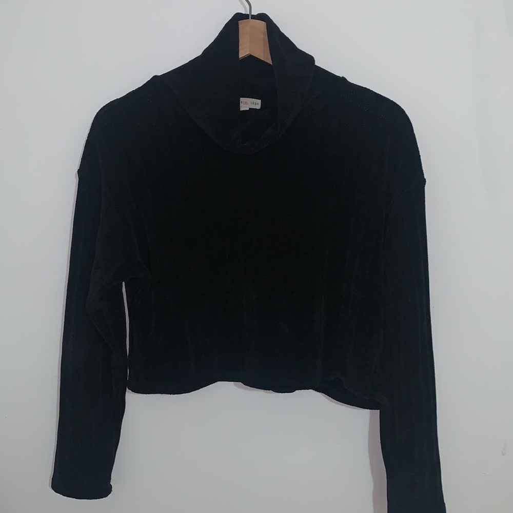 Cropped Turtleneck Ribbed Sweater - Picture 2 of 3